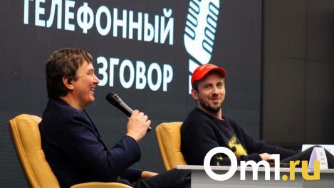 В Омск приехал актёр Александр Паль и похвалил кофейню Skuratov