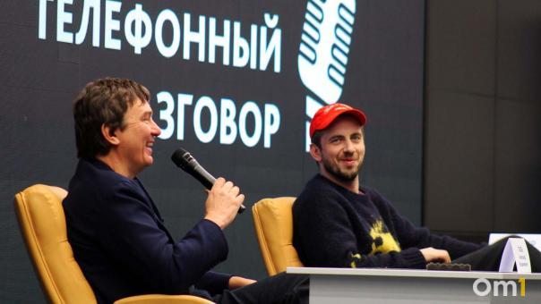 В Омск приехал актёр Александр Паль и похвалил кофейню Skuratov