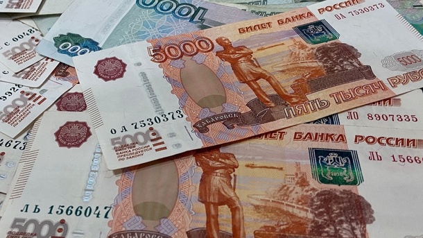 Директор обедневшего омского парка получал по 240 тысяч в месяц