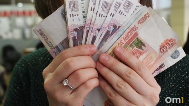 Омичи оставляют в магазинах в среднем по 18 тысяч рублей в месяц