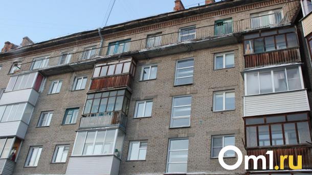 Жительница Новосибирска выпала из окна многоэтажки в Нижней Ельцовке
