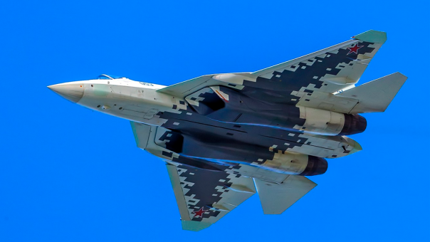 Новосибирцы заметили в небе четыре истребителя СУ-57