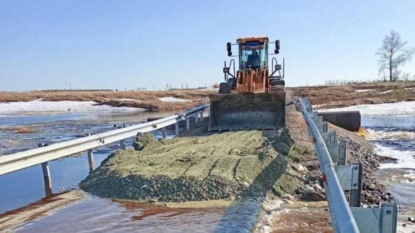 Паводки смыли дороги в восьми районах Новосибирской области