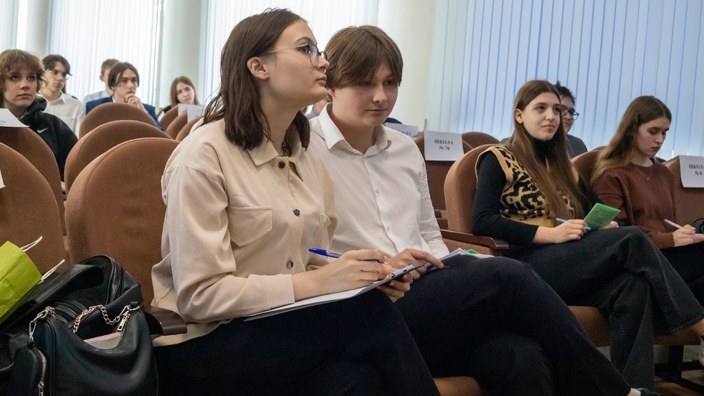 Больше 30 команд участвовали в конкурсе на знание прав потребителей в Калининском районе Новосибирска