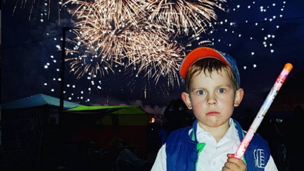 Омичи делятся фото с фестиваля фейерверков в Чернолучье