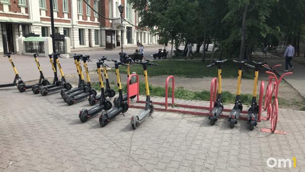 Зло для пешеходов? Как сделать езду на самокатах в Новосибирске безопасной