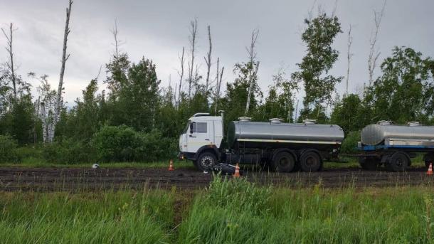 В Омской области ребенок на мопеде попал в серьёзное ДТП с КамАЗом
