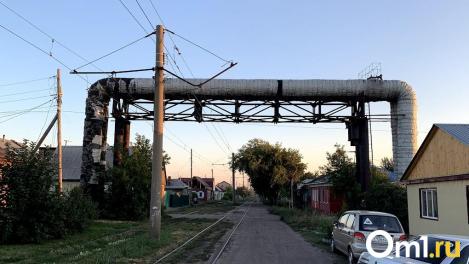 В теплотрассе на Челюскинцев появилась крупная пробоина