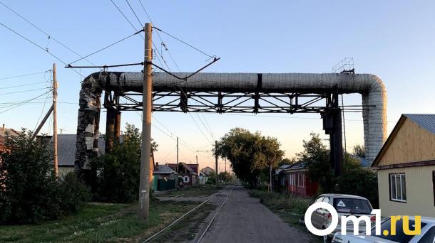 В теплотрассе на Челюскинцев появилась крупная пробоина