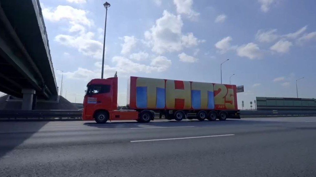В Омск приедет праздничный грузовик канала ТНТ