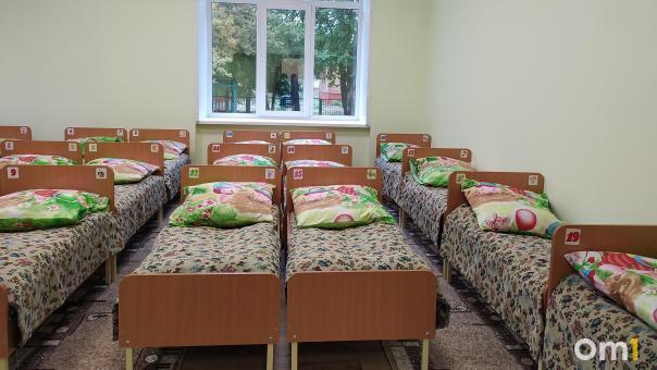 Омичам рассказали, сколько стоит отправить школьника в лагерь осенью