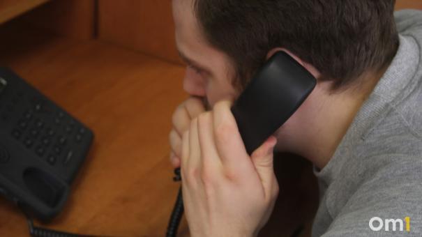Угрожали обрушением: в Омске судят банду, обманом заставляющую пенсионеров чинить пластиковые окна