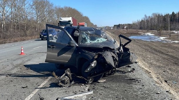 Один погиб, восемь пострадали: автобус «Новосибирск — Чистоозёрное» врезался в легковой автомобиль