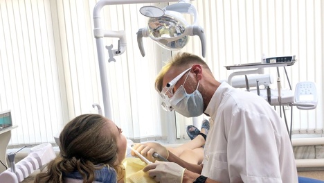 Чем чаще — тем дешевле: рассказываем, как экономить на зубах