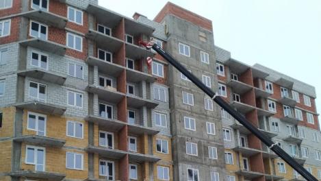 Первый подъезд дома для омских переселенцев подключили к теплу