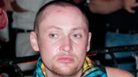 «В окно кидали дозы»: эпатажный певец из Новосибирска Шура рассказал о наркозависимости в прошлом