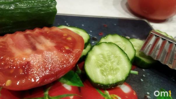 Английские огурцы в плёнке: зачем их упаковывают, как дорогие духи