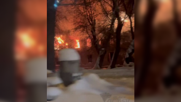 Расселённый барак загорелся в Новосибирске