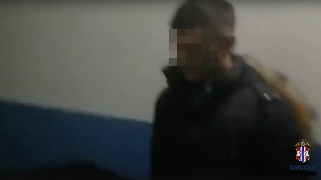 В Омске 22-летнего парня задержали с крупной партией «соли»