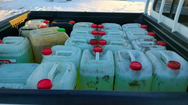 Из Омской области пытались незаконно вывести 400 литров дизельного топлива