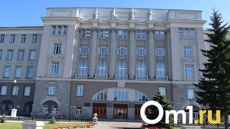 В Омске не нашлось желающих привести в порядок фасад ОмГУПС за 2,75 миллиона рублей