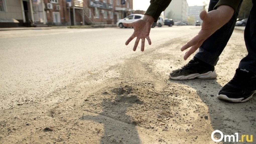 «Бордюры как гнилые зубы»: мэр Новосибирска назвал новую причину пыли на улицах города