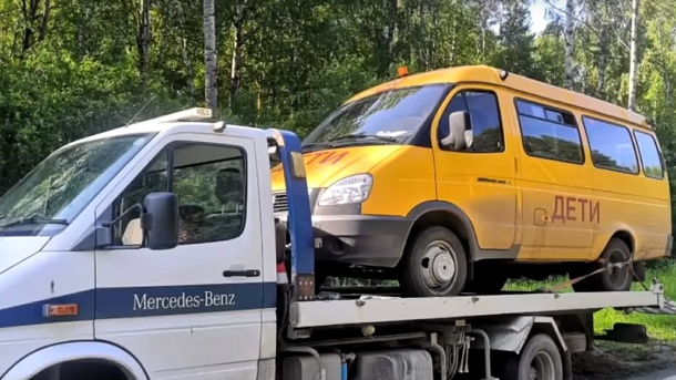 В омском Минобре рассказали подробности задержания пьяного водителя школьного микроавтобуса