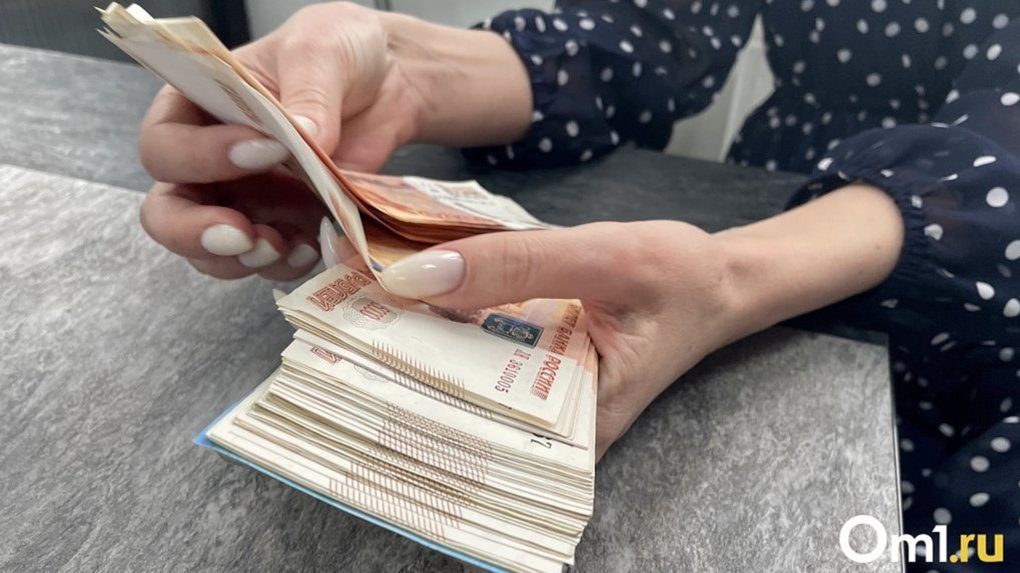 Омичка потеряла 515 тысяч рублей из-за банкомата, через который пыталась перевести деньги на безопасный счёт