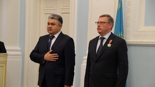 Губернатор Омской области получил государственную награду Казахстана