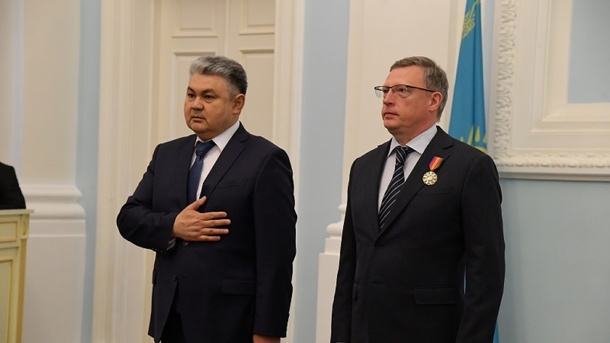 Губернатор Омской области получил государственную награду Казахстана