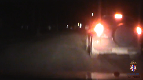 Был в военной куртке: полицейские устроили погоню за агрессивным водителем на омской трассе — ВИДЕО