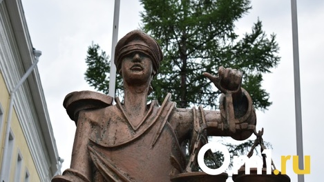 Задержанному за взятку заместителю главного судебного пристава продлили домашний арест в Новосибирске