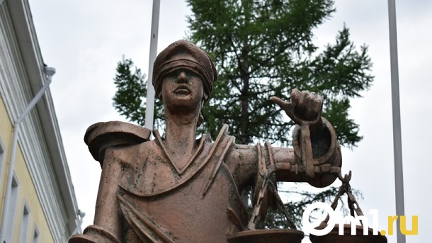 Задержанному за взятку заместителю главного судебного пристава продлили домашний арест в Новосибирске