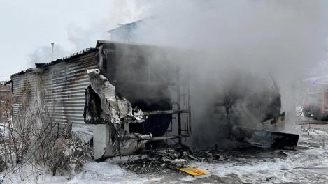 Пожар на заправке тушили более часа под Новосибирском