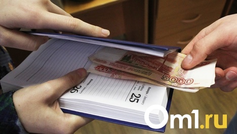 Судебный пристав за 50 000 рублей готов был списать долг с омского бизнесмена в 1,5 миллиона рублей