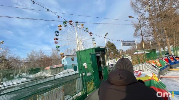 В омских парках с 1 апреля запустят аттракционы