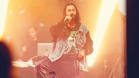 Рэпер Мот, который должен был выступить на презентации омского «Авангарда», пел на свадьбе Радулова