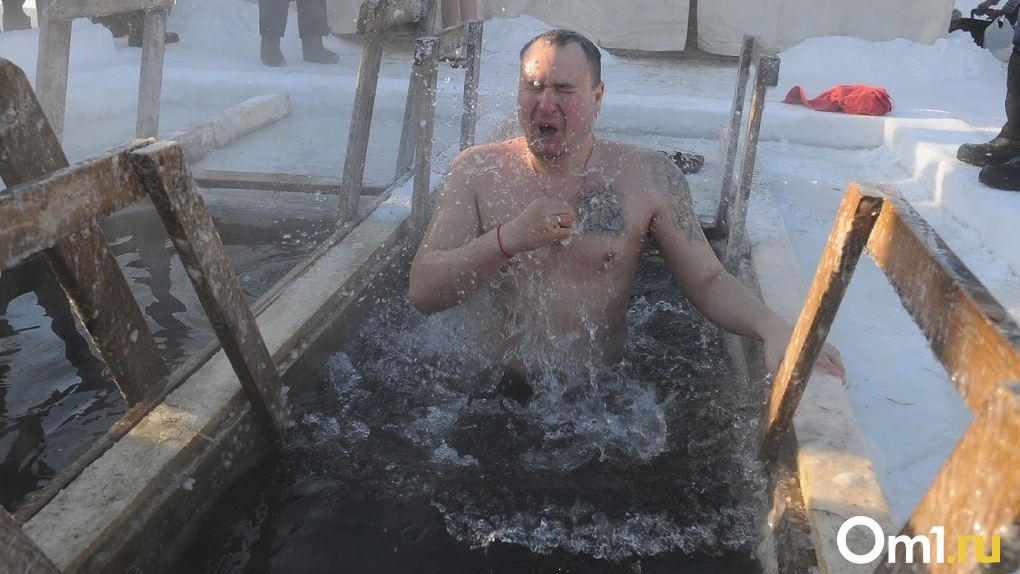 Всё нипочём! Омские «моржи» искупались на Иртыше в -46 градусов мороза