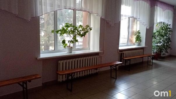 В омской школе установили видеокамеру в туалете для мальчиков