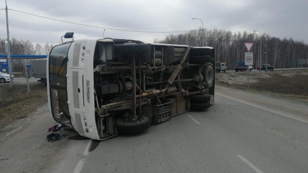 Стало известно состояние пассажиров перевернувшегося автобуса ПАЗ под Новосибирском