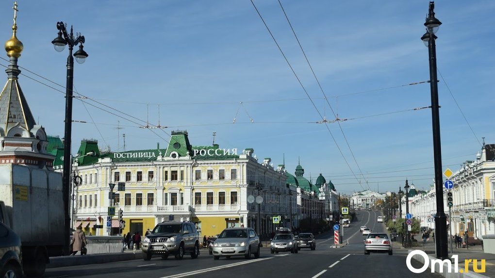 В Омске разрушается фасад гостиницы «Россия», которую открыли после реставрации год назад