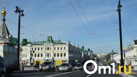 В Омске разрушается фасад гостиницы «Россия», которую открыли после реставрации год назад