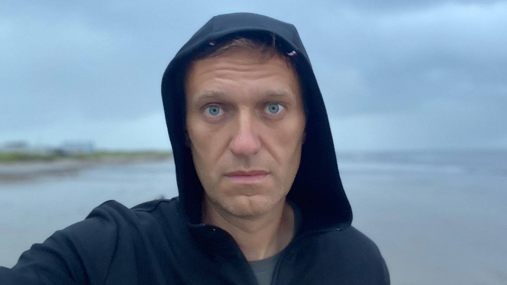 Навальный до сих пор в коме, немецкие врачи оценивают его состояние как тяжёлое