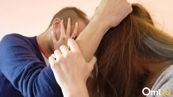 Омский рецидивист покалечил возлюбленную за горькую правду