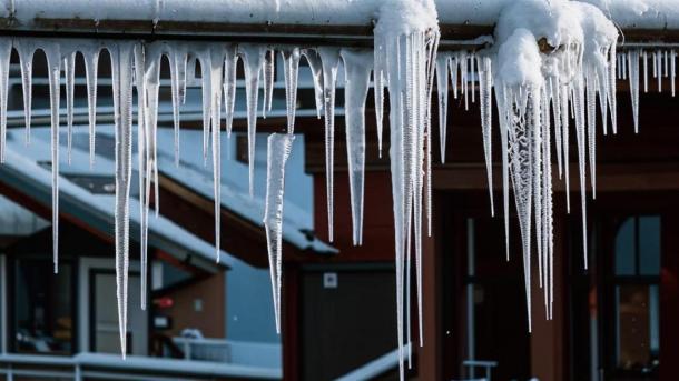 Бастрыкин взял под контроль дело о падении наледи на ребёнка в Новосибирске