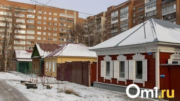 Под мостом и с гулом самолётов. ТОП квартир в самых неожиданных местах Омска