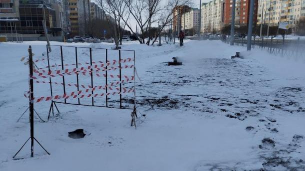 В Омске мальчик провалился ногой в горячую яму