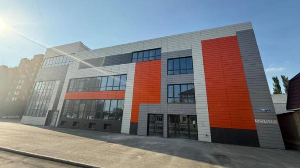 Кусок частного сектора превратили в четырёхэтажный магазин