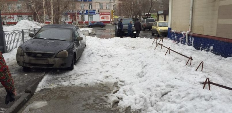 Машину упал снег Омск. Снегопад в Омске. Снегопад Омск фото. Неубранный снег Омск фото. Купить снег омск